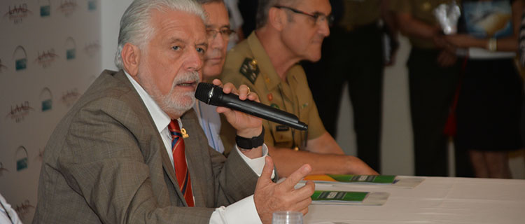 Министр обороны Бразилии Жакес Вагнер