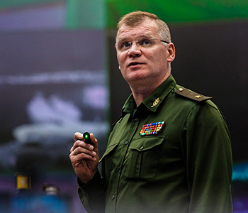 Игорь Конашенков проводит брифинг о ходе военной операции ВС РФ в Сирии. 5 октября 2015 года