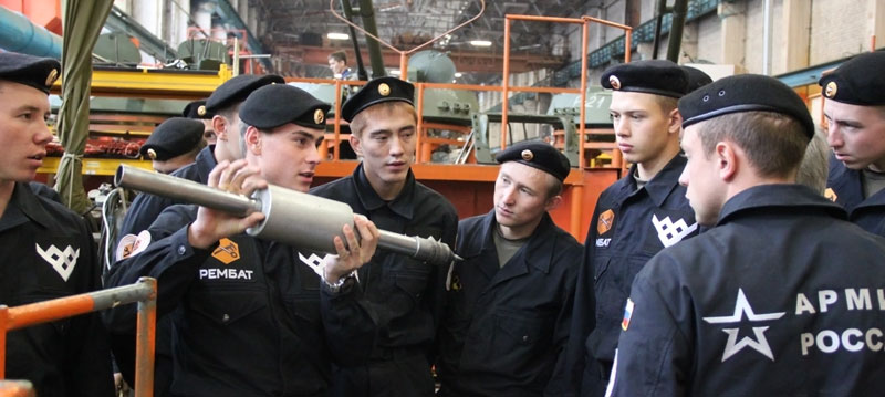 Будущие военные инженеры на механосборочном заводе КМЗ